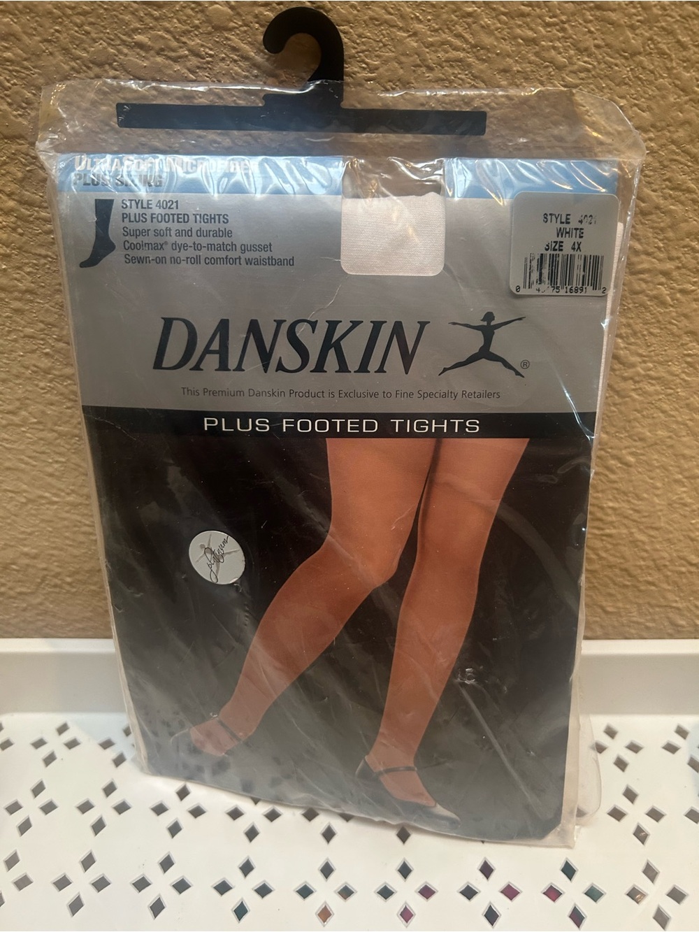 Plus size Danskin Plus Footed Tights - White - 4X fits 2-3X Read Size chart.